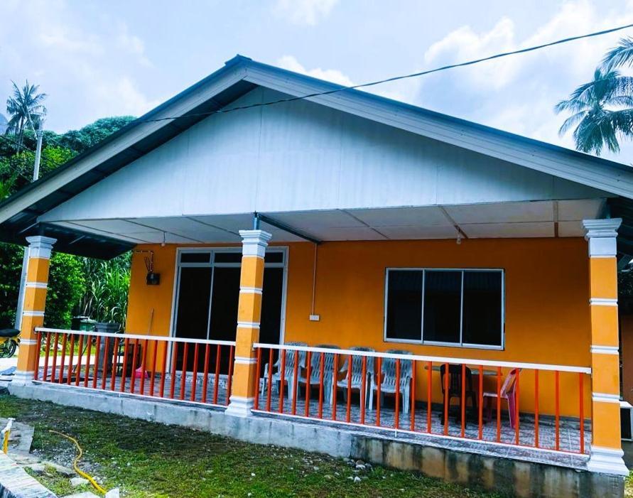 Mukut Coral Chalet Kampong Mukut Ngoại thất bức ảnh