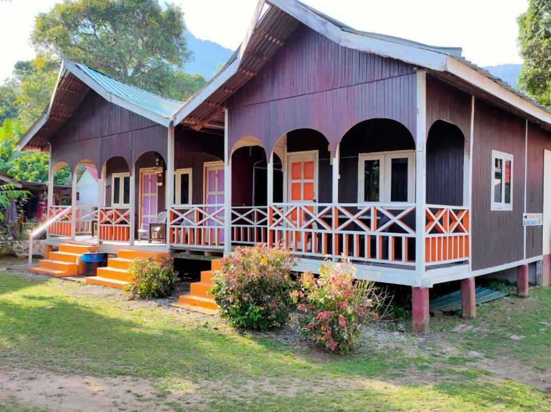 Mukut Coral Chalet Kampong Mukut Ngoại thất bức ảnh