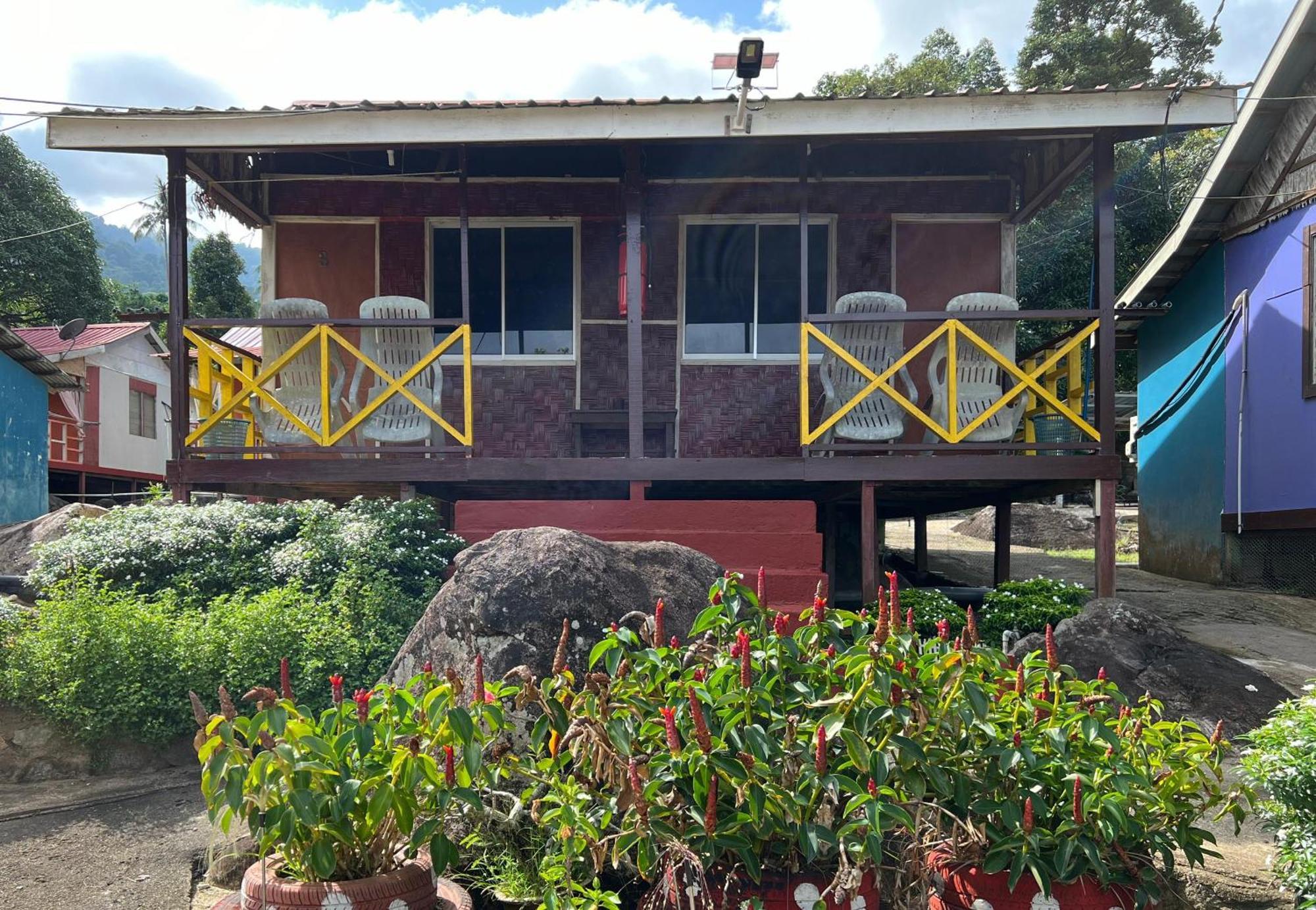 Mukut Coral Chalet Kampong Mukut Ngoại thất bức ảnh